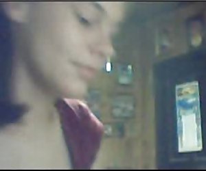 青少年女孩上摄像头