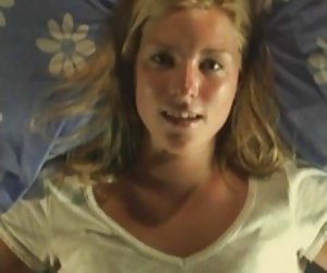 小金发挥自己的床上