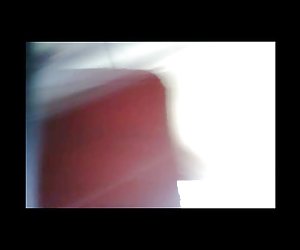 射液上的女孩在巴士