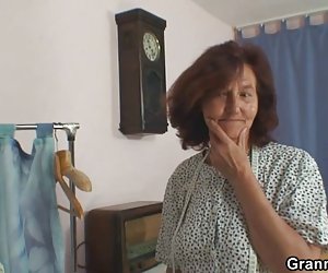 寂寞的老太需要他的淫的公鸡