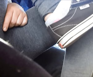 淘气的少女磨阴部上车