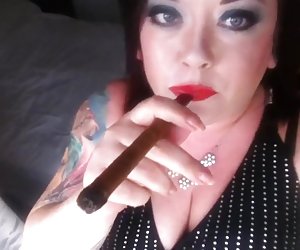 线控制动雪茄烟恋物癖的烟圈