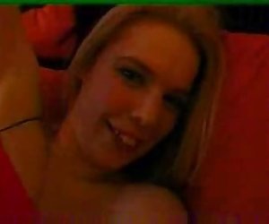 肮脏的英国女孩阿曼达和凯莉搞砸了