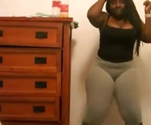 线控制动乌蛋糕在灰色紧身裤