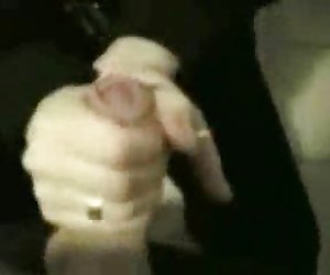 Goc情绪小妞给打手枪在卫生间