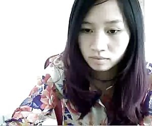 中国女孩脱衣服上的摄像头