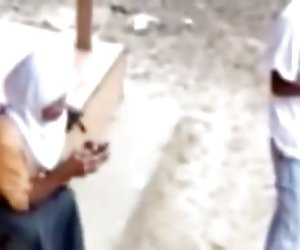 印度尼西亚-用头巾mesum