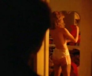 裸体的名人泰瑞garr