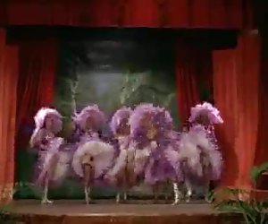 复古的条歌舞表演