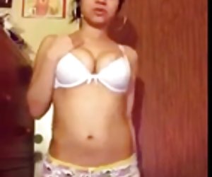 可爱跳舞的胸罩和内裤