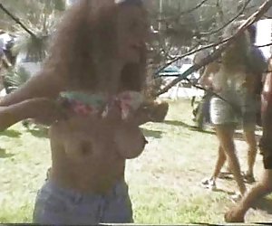 有趣的，在一个裸体主义者集会10