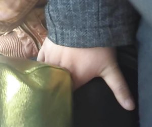 找到一个女人的腿上坐巴士(第2部分)