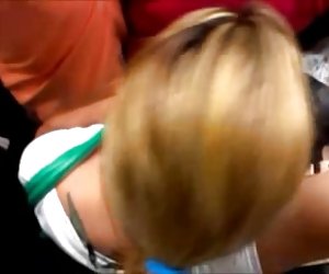 Encoxada29：她很有乐趣我在火车上