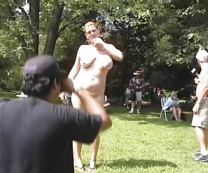 有趣的，在一个裸体拉力赛4