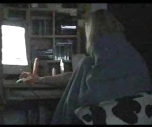 女朋友抓住了手淫