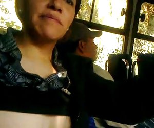 显示的胸部上车