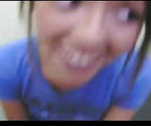 也许可爱的小鸡吸上的视频