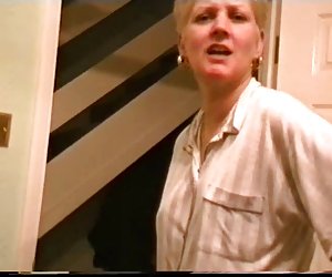 提交徐娘半老闪烁她的胸(徐娘半老和妈妈)