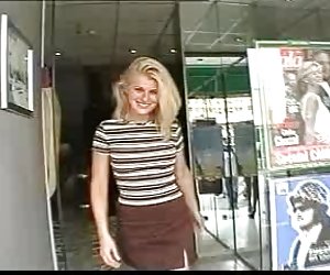 脸部和公共行走