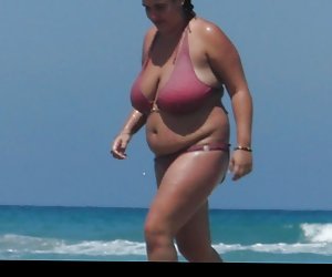 矮矮胖胖的比基尼坦诚