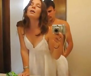 性感的地狱的妻子在浴室...