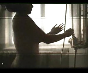 Anfisa chekhova夹在淋浴