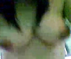 印度尼西亚青少年电话的女孩-anisa