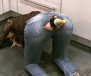 肛门插入的香槟瓶