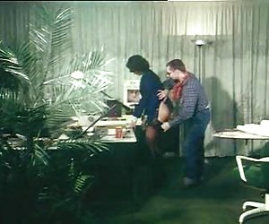 德国的老式的肛门夹秘书长得到屁股