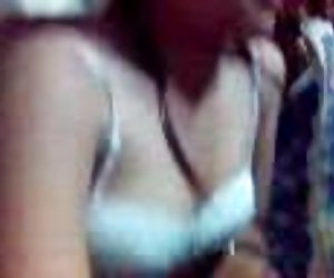 尼泊尔大学女生的hema