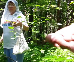 好的祖母在森林里