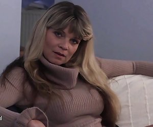 业余的摩洛伊斯兰解放阵线与她的阴部