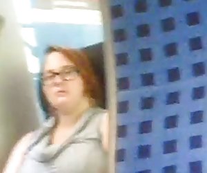 她告诉我在火车上手淫