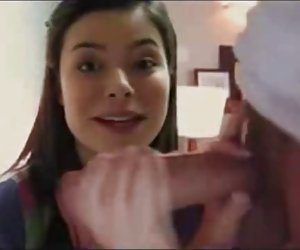 米兰达*科斯格罗夫打手枪视频！ 假的视频-独家