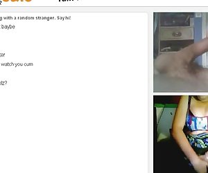 青少年和成熟的2个女孩一个文凭