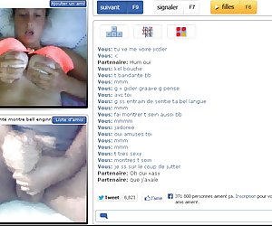 聊天：很好的射液她的奶子和嘴巴