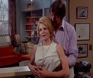 安吉*迪金森-漂亮的女佣都在一排(1971年)