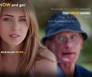 幸运的老屁东西他的老鸡巴进入一个性感年轻的金发女郎