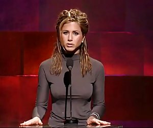 珍妮弗安妮斯顿与硬的乳头