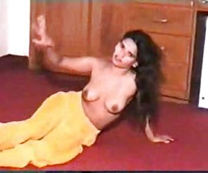 述下为"低俗".mujra在房间