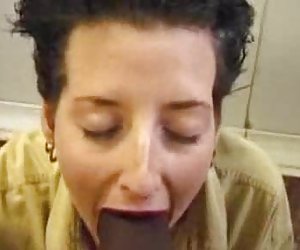 长毛的女孩性交由一个大鸡巴