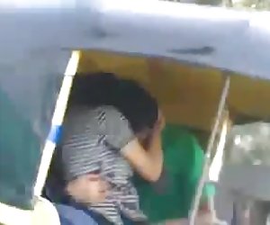 德西接吻在自动人力车