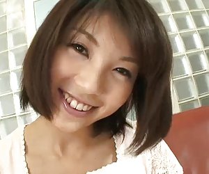 大奶阿墨发挥着她的大奶子和她的毛茸茸的