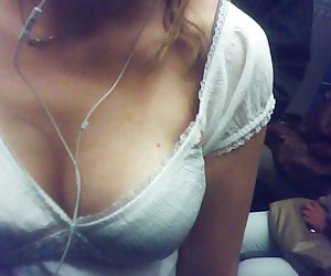 巨大的胸部从一个非常接近