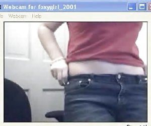 丰满的女孩聊天，并表示她的奶子