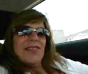 德国的妻子闪烁的奶子在汽车中的2