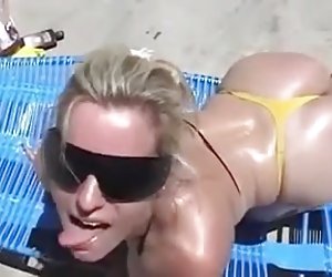 摩洛伊斯兰解放阵线采取的一面在海滩上