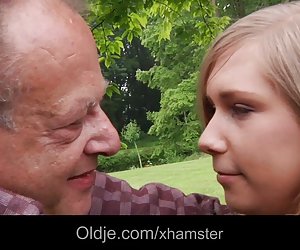 胖老老头他妈的愚蠢的金发女郎