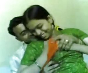 印度青少年的胸按压