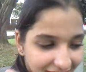 印度小妞吮吸阴茎外